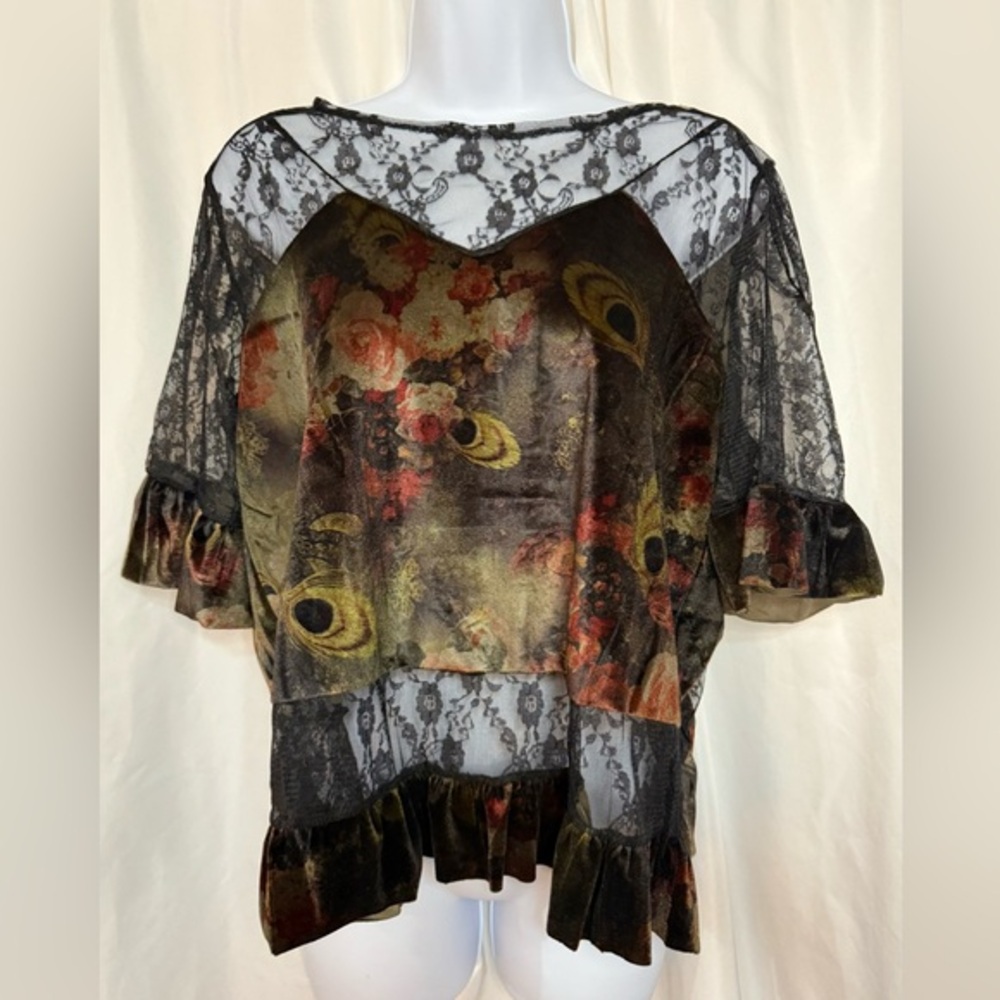 NWOT POL Floral Lace Cropped back Top size‎ Small